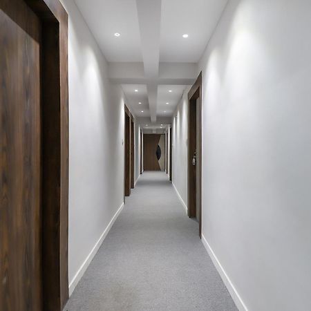 Oyo Hotel Shree Niwas Ахмедабад Екстериор снимка