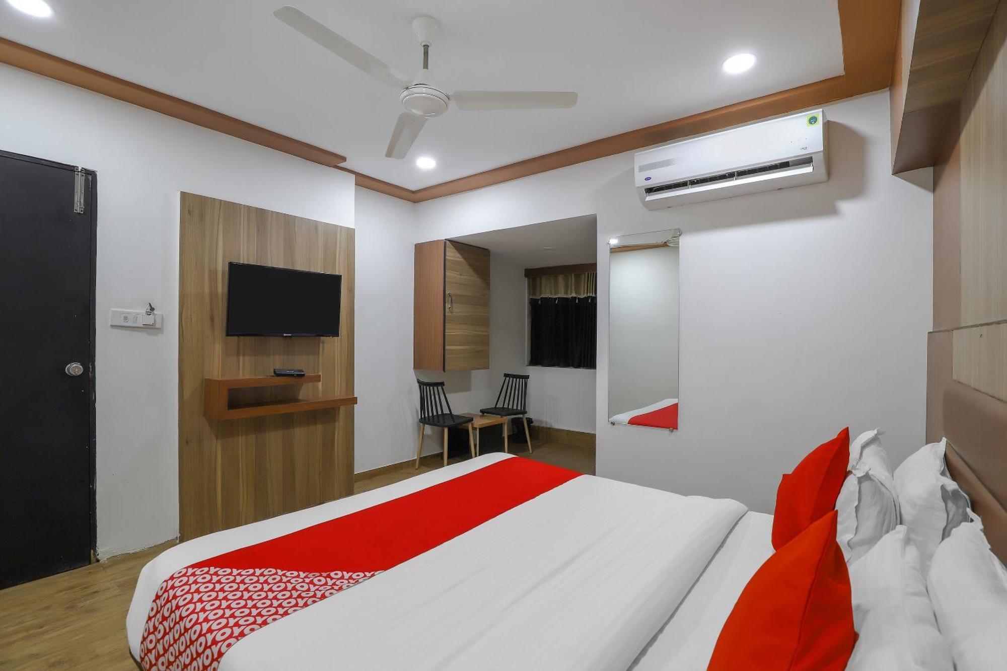 Oyo Hotel Shree Niwas Ахмедабад Екстериор снимка