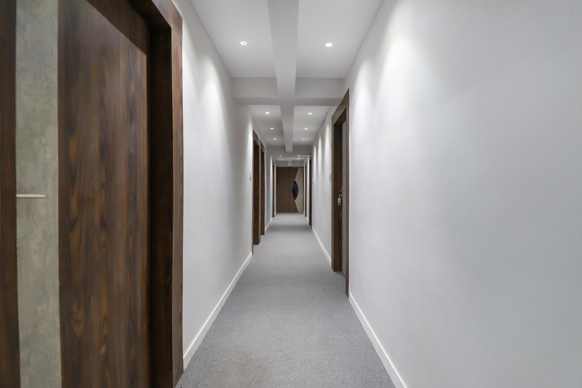 Oyo Hotel Shree Niwas Ахмедабад Екстериор снимка